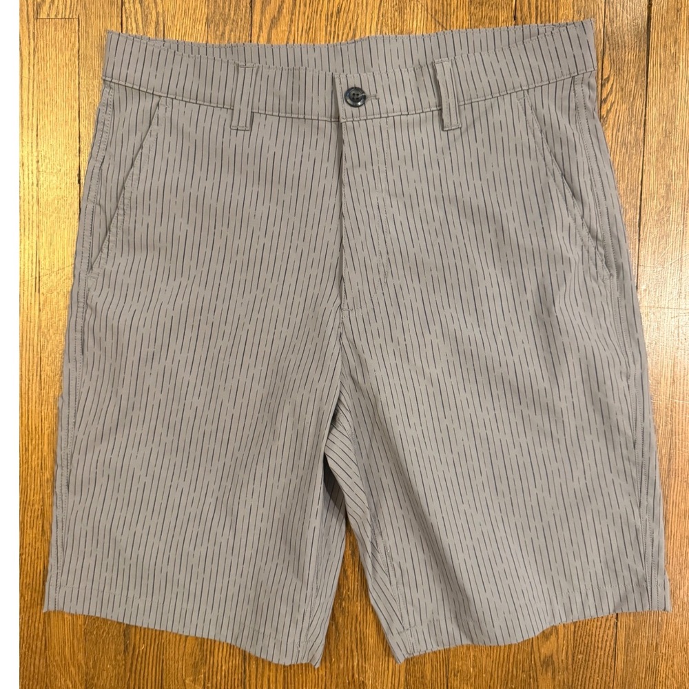 Eddie Bauer Mens Horizon Guide Chino Shorts Grey Pinstripe Size 32 Hiking Travel